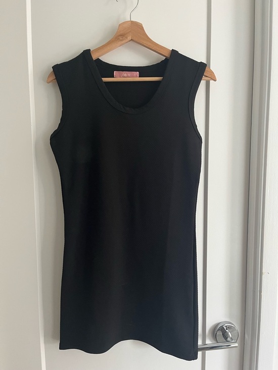Dresses & Skirts - Black Sleeveless Dress